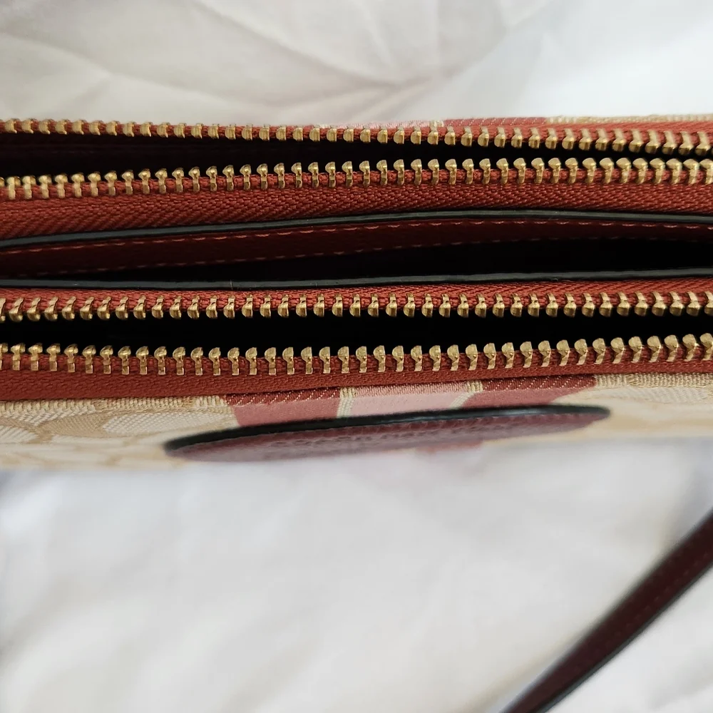 Coach Cream and Brown Crossbody Bag with Signature Pattern - Picture 4 of 9